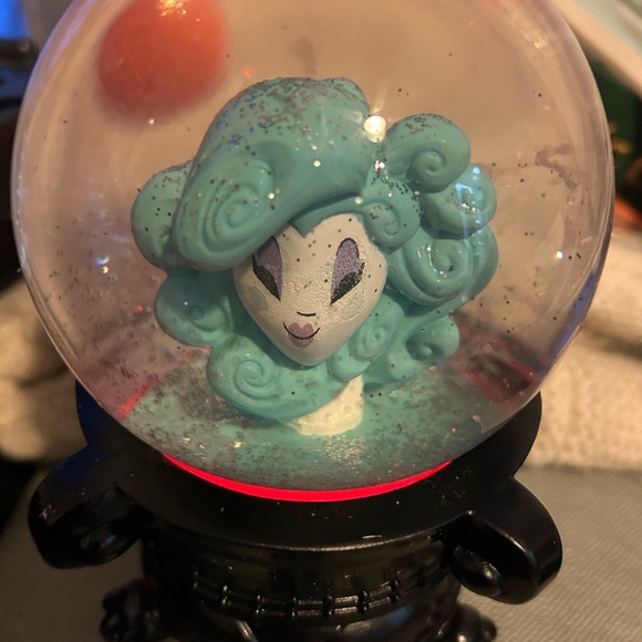 DISNEY HAUNTED MANDION CRYSTAL BALL HEAD SNOW GLOBE LIGHTS - Picture 5 of 6